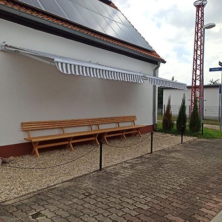 Zum-Butterstock Lägenhet Schkopau Exteriör bild