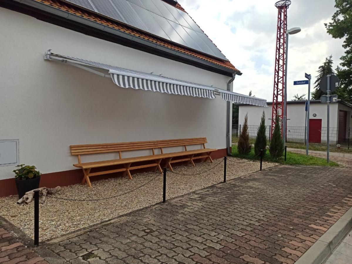 Zum-Butterstock Lägenhet Schkopau Exteriör bild